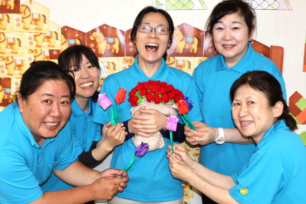 デイ陽と花本郷スタッフ写真