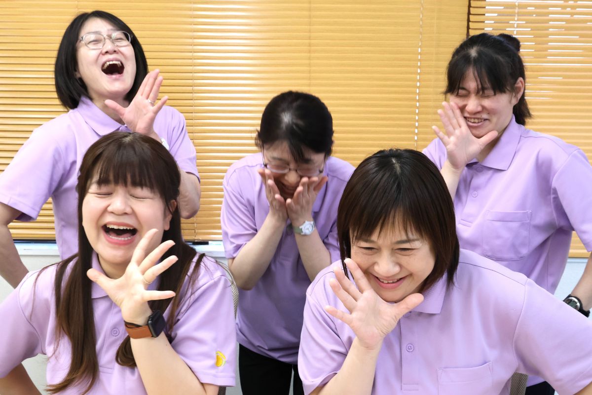 ヘルパー事業所 人・花 みどり スタッフ集合写真